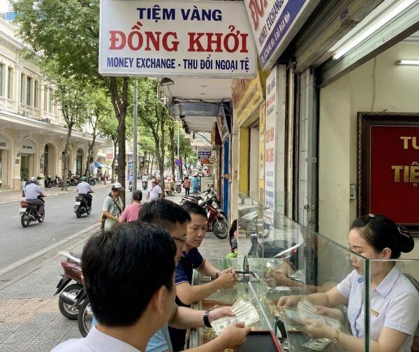 Dong Khoi Money Exchange 600x600