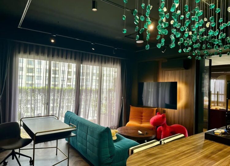 SWAG DESIGN! One Bedroom Custom w/Red Glass Tub