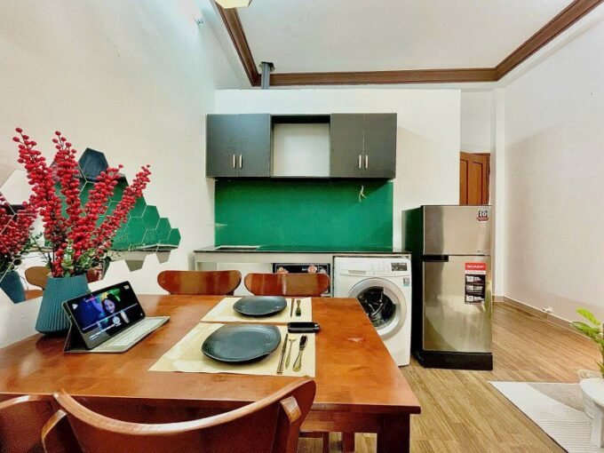 Saigon Cribs 2 BR Apt For Rent District 10 HCMC (1) 800x600