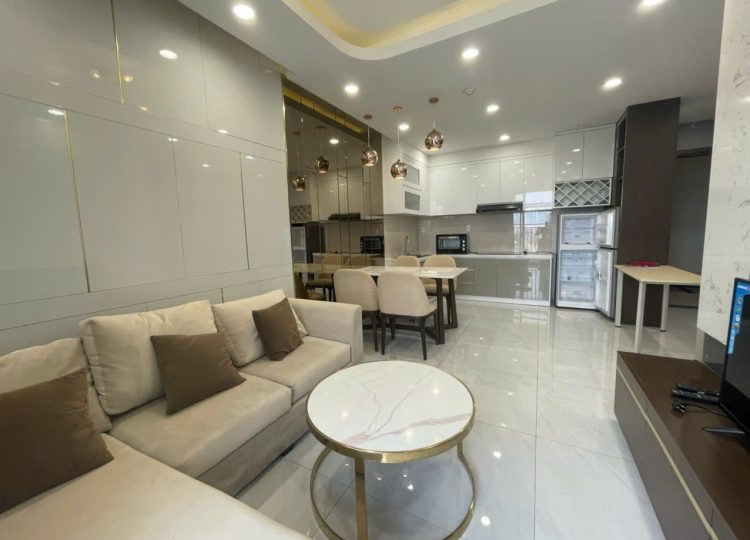 District 7 Riverside Executive: 2-Bed with Golf & Workstation | $645