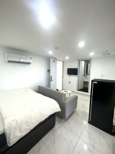 Super Cheap Apartment For Rent Ho Chi Minh CIty Saigon Cribs (8) 450x600