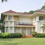 Rentals In Ho Chi Minh City Mansion villa with a large private yard in Phu My Hung, surrounded by lush greenery. Saigon Cribs