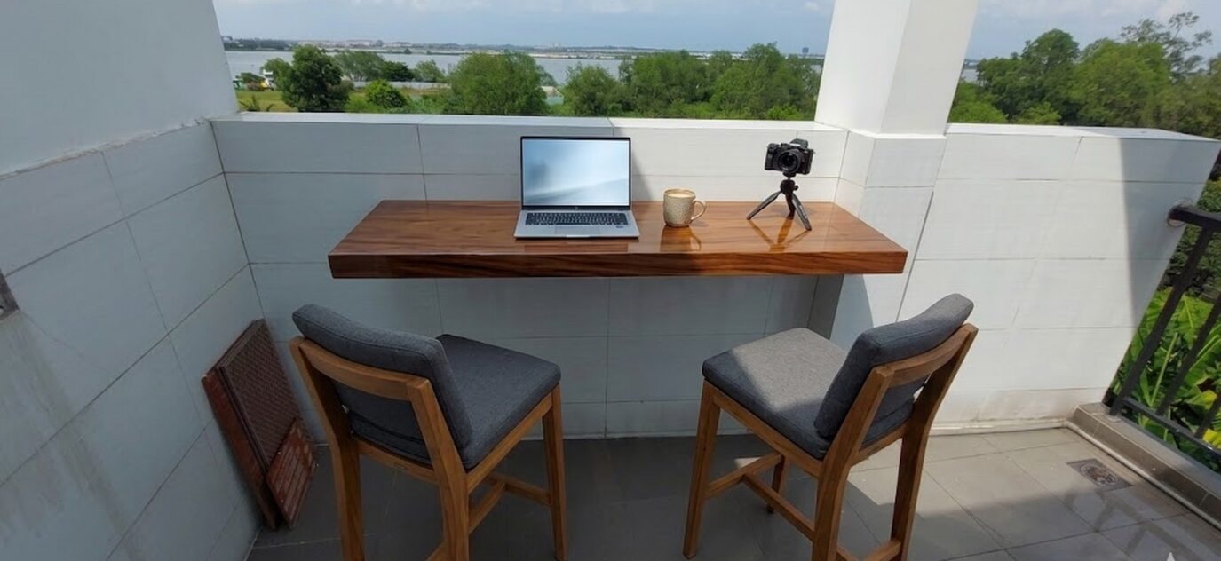 Wood Desk Outdoor 1680x945