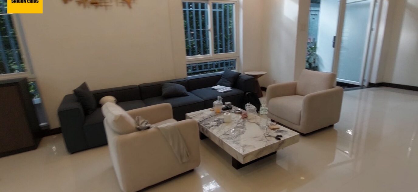 Full House Tour Saigon Cribs.00 09 20 11.Still074 1680x945